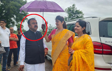 मशहूर ज्योतिषी गिरफ्तारः महिला से रेप के आरोप में पुलिस की कार्रवाई, दफ्तर से 58 पोर्न वीडियो मिले