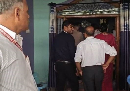 सोसायटी प्रबंधक के घर ईओडब्ल्यू टीम की दबिश, 5 बस, 4 फोर व्हीलर मिली