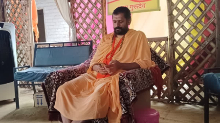 निर्मोही अखाड़े के महामंडलेश्वर ज्ञान दास हनीट्रैप में फंसे, महिला से शादी भी की, फिर भी पीछे पड़ी
