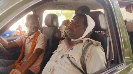 कब्जा हटाने के दौरान खूनी झड़प: पुलिस और वन विभाग की टीम पर हमला, 25 गांव वालों समेत 2 वनकर्मी घायल