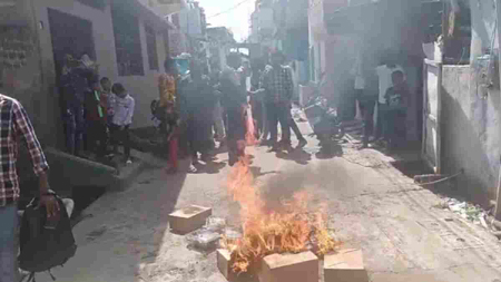 स्मार्ट मीटर लगाने गई टीम के साथ मारपीट, 13 मीटर जलाए, मामला दर्ज