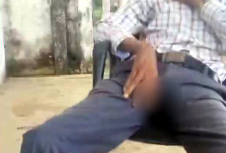 नशे में धुत शिक्षक की गंदी हरकत: पैंट में ही कर दिया बाथरूम, DEO ने दिए जांच के आदेश