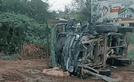 दर्दनाक हादसा : ट्रक से टकराई पिकअप, 8 की मौत, 23 घायल