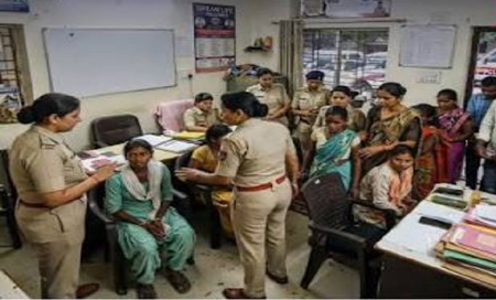 आदिवासी युवतियों को बंधक बनाने और धोखाधड़ी के मामले में FIR दर्ज