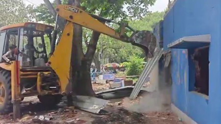 बंगाल में बुलडोजर एक्शन जारी… अब SAIL की जमीन पर बना TMC नेता का दफ्तर ध्वस्त