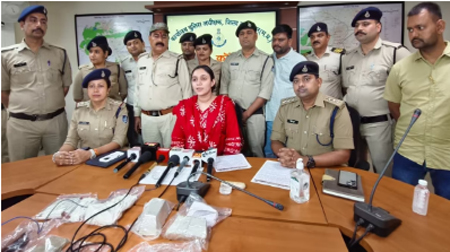 चोरी किया सोना और चांदी जमीन में दबाकर छिपाया, पुलिस ने आरोपियों को गिरफ्तार किया, 94 लाख के गहने जब्त