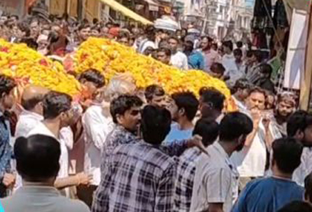 साथ जीने-मरने की खाई कसमें… पति की मौत के 12 घंटे बाद पत्नी ने भी तोड़ा दम, एक ही चिता पर हुआ अंतिम संस्कार