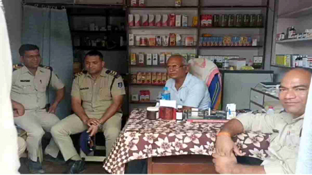 फर्जी डॉक्टर पर दवाई के बहाने धार्मिक पुस्तक बांटने का आरोप, पुलिस ने किया गिरफ्तार