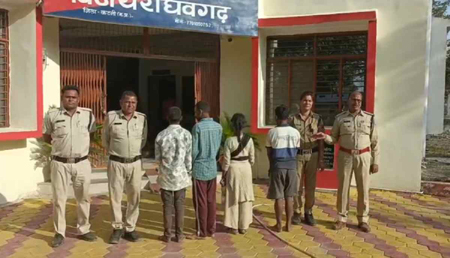 प्रेमिका ने भाइयों के साथ मिलकर की प्रेमी की हत्या, फिर पेड़ पर लटकाई लाश