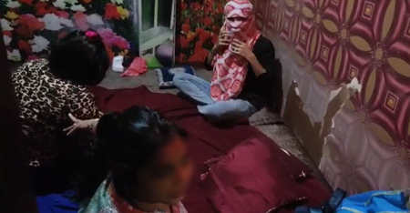 स्पा सेंटर में चल रहा था अनैतिक खेल: आपत्तिजनक सामग्री के साथ ग्राहक और 3 युवतियां गिरफ्तार