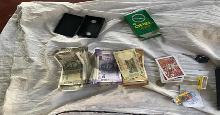 तहसील परिसर में जुए की महफिल: 6 जुआरियों को दबोचा, SDM कार्यालय में पदस्थ बाबू भी शामिल