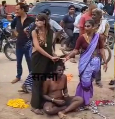 असली Vs नकली किन्नरों की भिड़ंत, बीच सड़क किया मुंडन