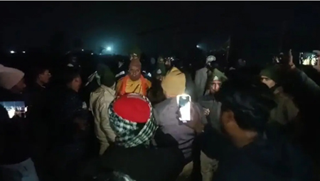 मऊगंज में बिगड़े हालात : पब्लिक पीछे दौड़ी तो जान बचाकर भागे भाजपा विधायक