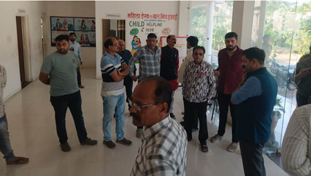 नकली पुलिस बनकर कपड़ा व्यापारी को कट्टा दिखाकर छीनी सोने की चेन और दो अंगूठियां