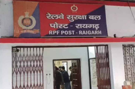 जवान ने आरपीएफ थाना के अंदर हेड कॉन्स्टेबल को सिर पर 4 गोली मारकर की हत्या