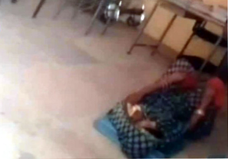 स्कूल में महिला रसोइया संग शिक्षक की गंदी करतूत: अश्लील हरकत कैमरे में कैद