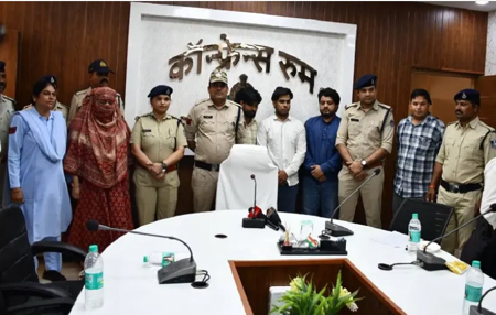 तांत्रिक सहेली, टैटू आर्टिस्ट और एक्स प्रेमी ने मिलकर युवती से ठगे 1.30 करोड़